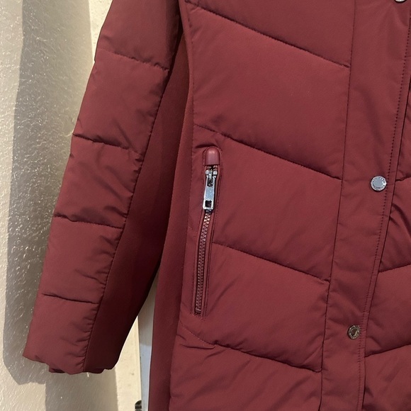 Calvin Klein NWT Burgundy Women’s Faux Fur-Lined Hooded Puffer Coat Size XS - Picture 4 of 12